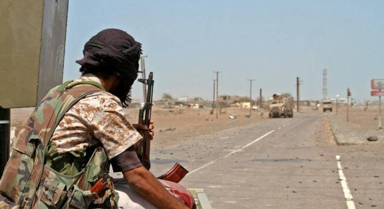 Pro-government forces advance in the western Yemeni coastal town of Mokha as they try to drive the Shiite Huthi rebels away from the Red Sea coast on February 9, 2017