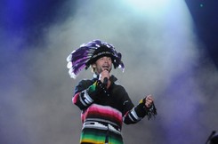 Jamiroquai zagra w Krakowie. Koncert zespołu w maju. Znamy ceny biletów