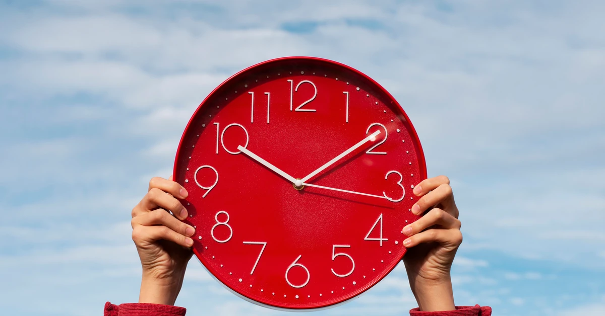 Zmiana czasu w pracy. Pracodawca musi wypłacić specjalny dodatek