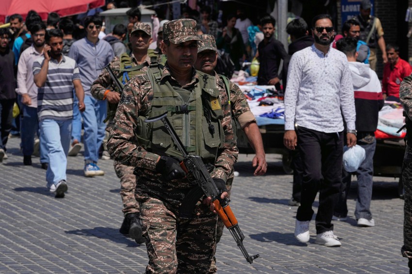 Indijske snage u Srinagaru u Kašmiru