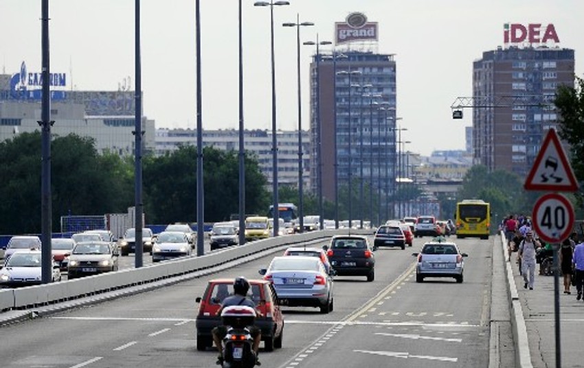 Žuta traka na Brankovom mostu
