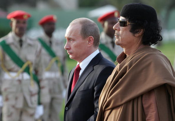 Władimir Putin i Muammar Kadafi