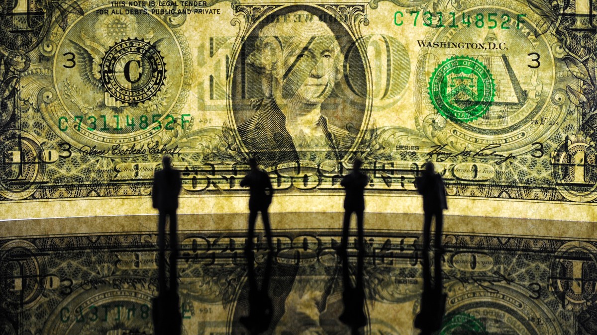 Mocny dolar osłabia notowania złota i srebra