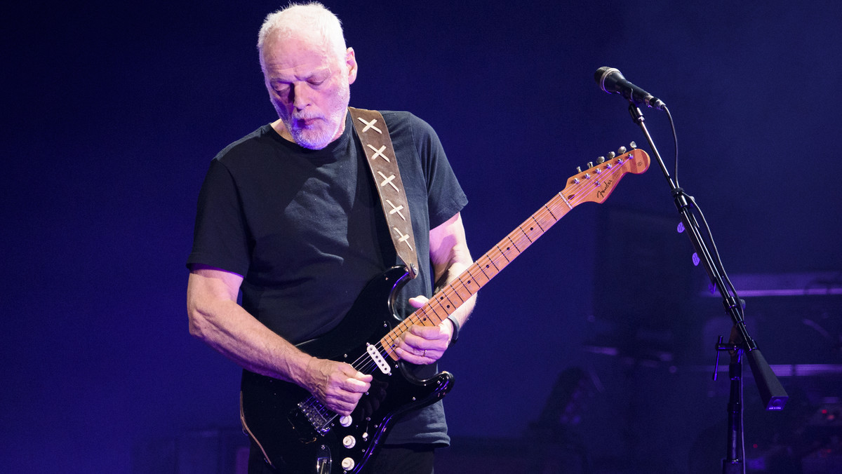 David Gilmour 25 czerwca wystąpi w Polsce. Gitarzysta znany ze swoich solowych dokonań oraz nagrań z legendarną grupą Pink Floyd odwiedzi nasz kraj z okazji roku Europejskiej Stolicy Kultury we Wrocławiu. Koncert odbędzie się na Placu Wolności, a poza Gilmourem zagrają także Leszek Możdżer i Zbigniew Preisner. Bilety na to wydarzenie już dawno się wyprzedały. Jednak osoby nieposiadające wejściówek będą mogły obejrzeć koncert w telewizji.