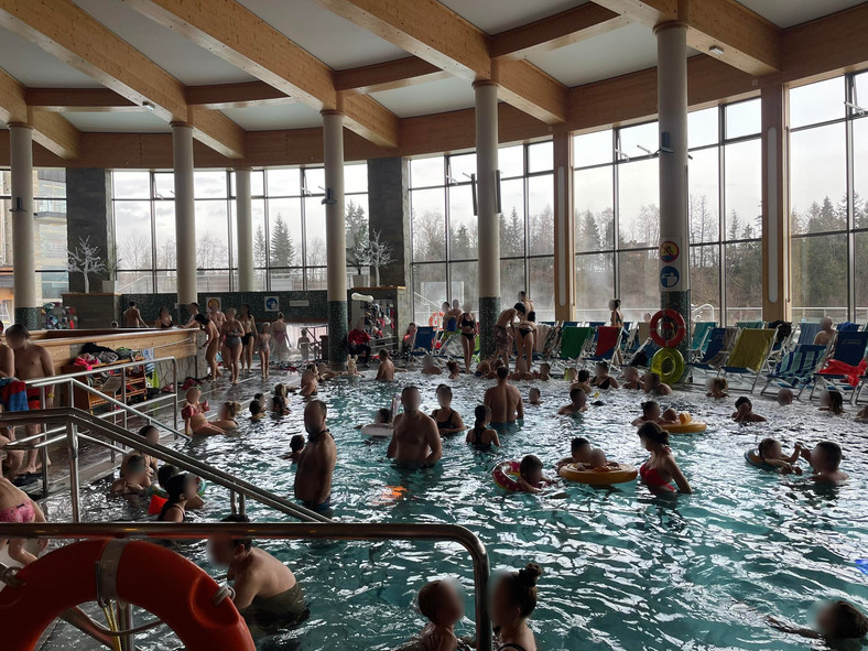 Tłumy na basenach w ferie 2024 r. 