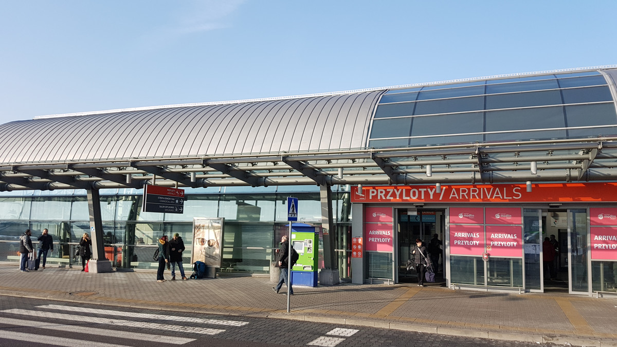 Lotnisko w Modlinie potrzebuje remontu i inwestycji, a pieniędzy brak