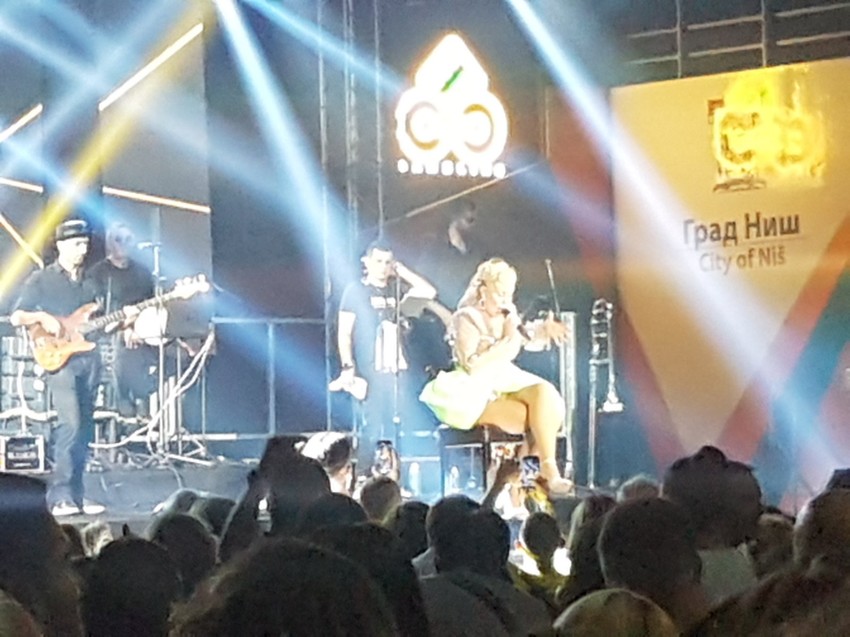 Lepa Brena na koncertu u Nišu