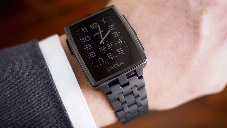 Pebble Steel nokautuje konkurencję pod względem stosunku możliwości do długości czasu pracy na baterii