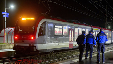 Uzbrojony w siekierę mężczyzna wziął zakładników w szwajcarskim pociągu