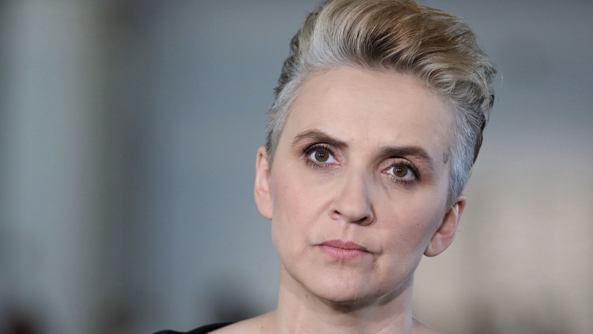 Posłanka Joanna Scheuring-Wielgus wystartuje z drugiego miejsca na warszawskiej liście Wiosny do PE - poinformował lider ugrupowania Robert Biedroń. Jestem przekonany, że także będąc w Parlamencie Europejskim Joanna będzie kontynuowała trudne zadanie uzdrawiania Polski - dodał. O tym, że Scheuring-Wielgus wystartuje do PE z listy Wiosny informowaliśmy w Onecie tydzień temu.