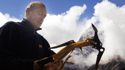 Nepal, Himalaje, 2005. Krzysztof Wielicki przygotowywuje sie do ataku na szczyt Lobuche Jacek Turcz