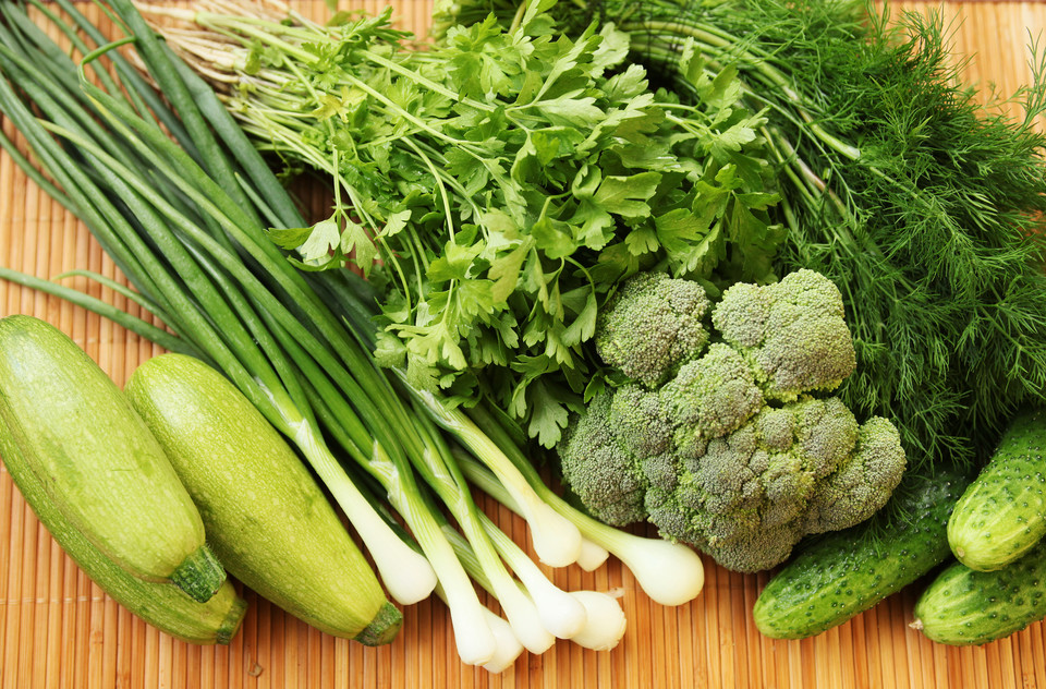 Zielone warzywa (jarmuż, brokuły, natka pietruszki)