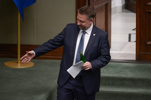 W środę 10 kwietnia Sejm odrzucił wniosek o wyrażenie wotum nieufności wobec ministra spraw wewnętrznych i administracji Marcina Kierwińskiego