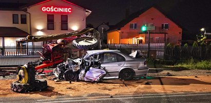 Bmw przewróciło traktor. Koszmarny wypadek w Radonicach. Przerażające NAGRANIE