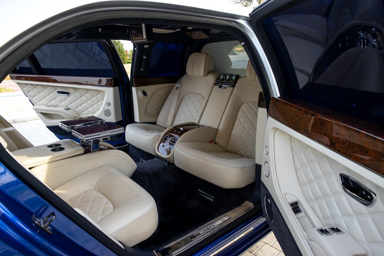 Bentley Mulsanne Grand Limousine by Mulliner z 2015 r.