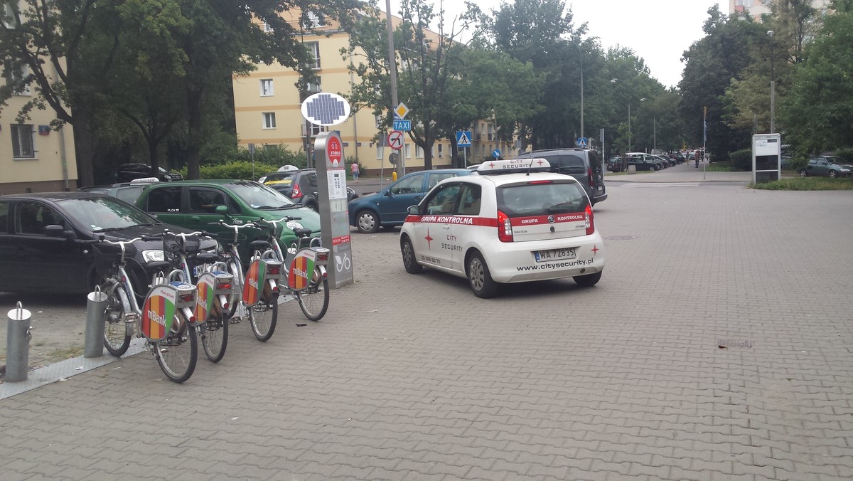 O blisko 15 proc. mniej przypadków wandalizmu i kradzieży rowerów Veturilo, w stosunku do ubiegłego sezonu, odnotowano w tym roku w Warszawie. Duża w tym zasługa sprawnej współpracy między operatorem miejskiego systemu wypożyczalni jednośladów a firmą ochroniarską. Wpływ na pozytywne statystyki ma także coraz większa aktywność użytkowników.