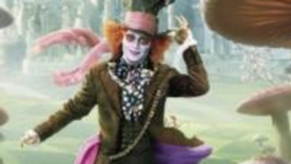 Johnny Depp czuł się bardzo samotnie na planie filmu "Alicja w Krainie Czarów", ponieważ reżyser Tim Burton nalegał, aby jego sceny powstawały bez udziału