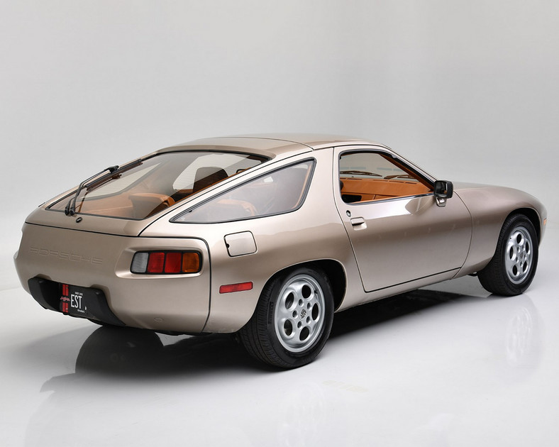 Porsche 928