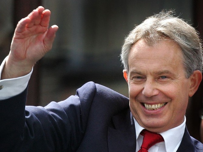 Mowa o zamykaniu osoby odzianej w ochronną maskę i strój na trzy minuty w pomieszczeniu o temperaturze…  minus 130 stopni Celsjusza. Co łączy byłego brytyjskiego premiera i amerykańską seksbombę?  Wygląda na to, że upodobanie do niskich temperatur…