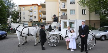 Do komunii pojechała... karetą!