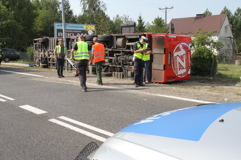 Wypadek Polskiego Busa w Nowej Dębie