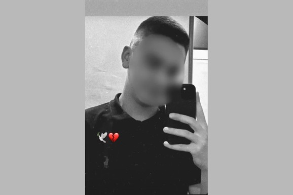 UMESTO MATURSKOG ODELA - CRNINA Ovo je Ognjen (18) koji je poginuo kod Sremske Mitrovice, auto sa mladićima završio NA KROVU U KANALU