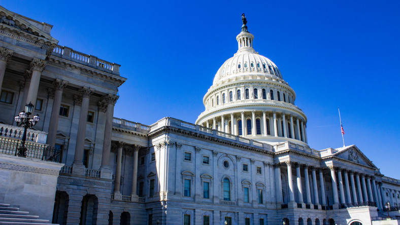 Senat USA przegłosował ustawę o budżecie Pentagonu na 2020 rok. Ustawa, w której wpisano m.in. sankcje na firmy budujące gazociąg Nord Stream 2, czeka teraz na podpis prezydenta Donalda Trumpa.