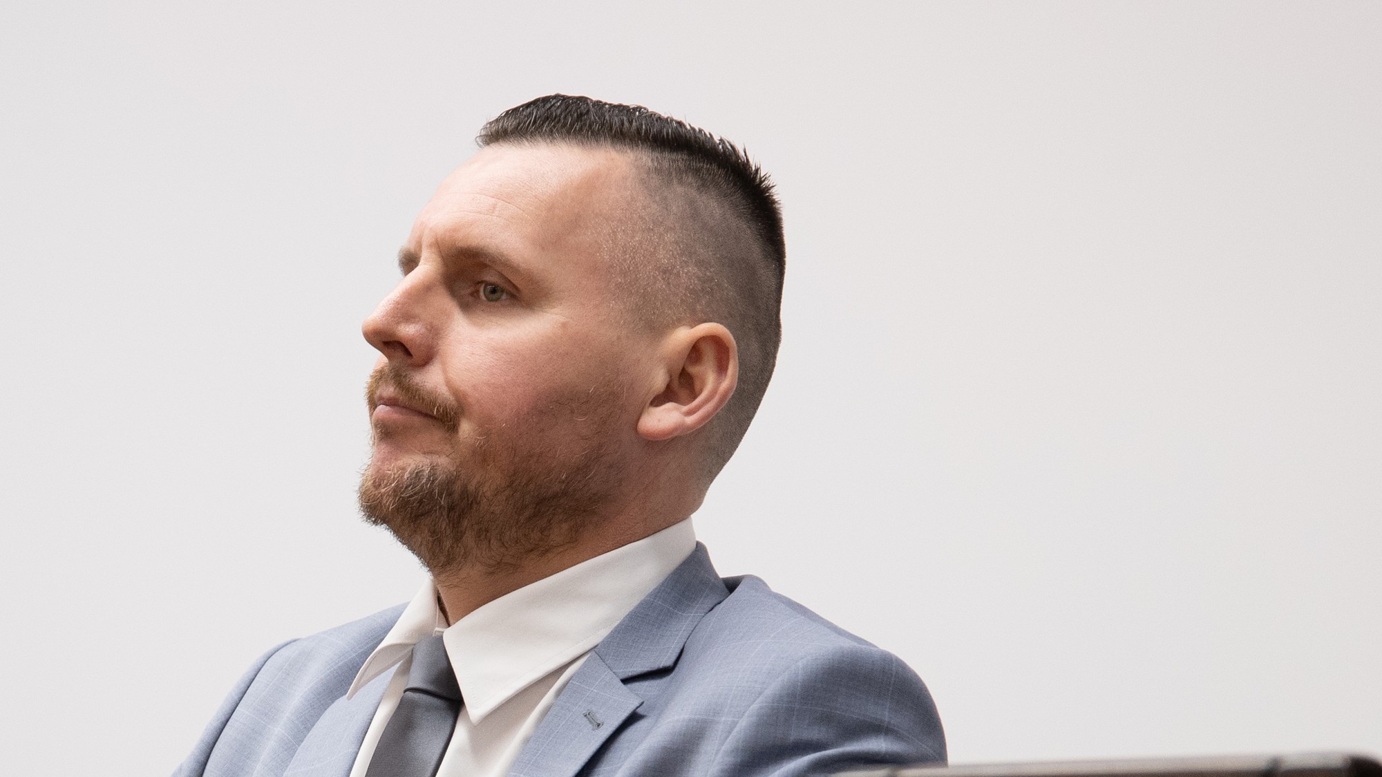 Extrémista Daniel Bombic na súde