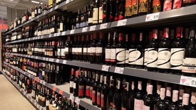 Rząd podnosi akcyzę na alkohol. Piwo i wódka mocno zdrożeją od 2026 roku