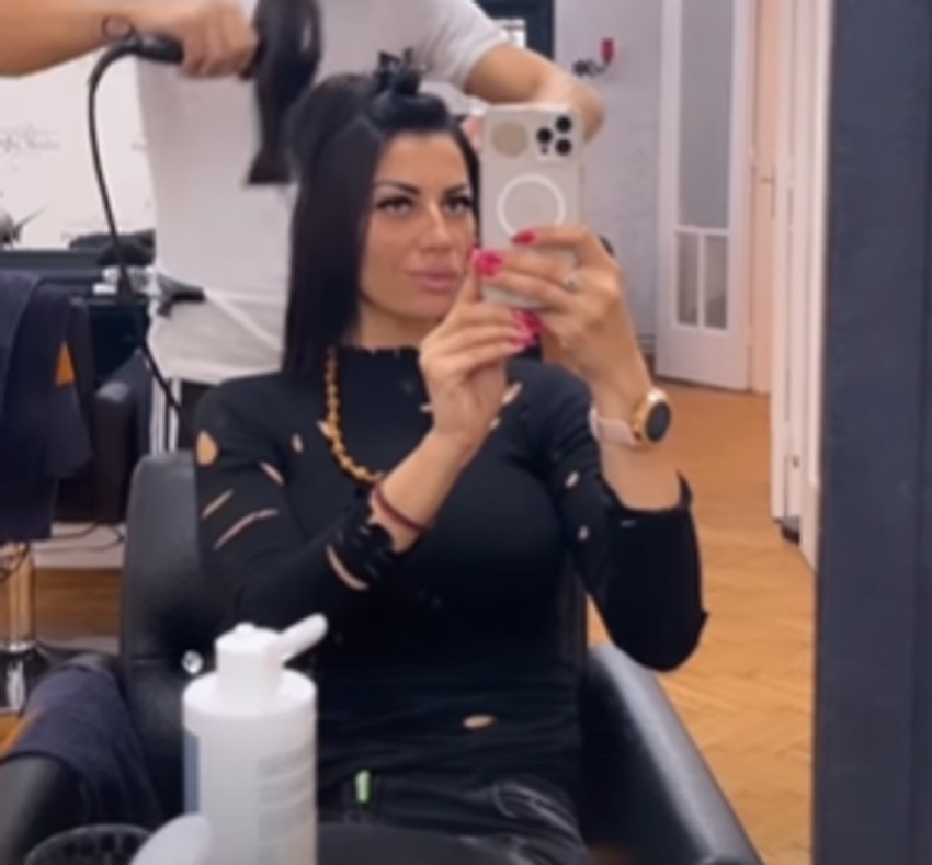 Jelena Dimitrijević se ofarbala u crno