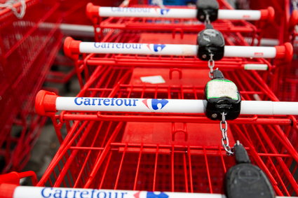 Zwolnienia grupowe w Carrefour Polska. Spółka zamyka część sklepów