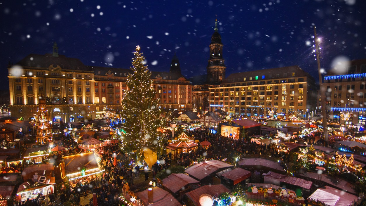 Vianočná atmosféra naprieč Európou aj Slovenskom: trhy plné svetiel, vôní a tradícií, ktoré lákajú milióny návštevníkov.