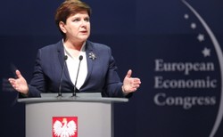 Polacy zaczynają odwracać się od rządu Beaty Szydło. NOWY SONDAŻ