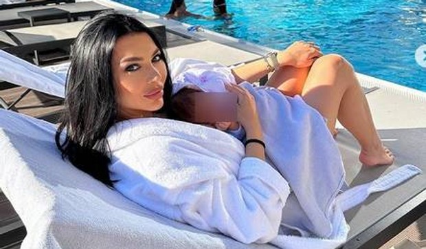 Helena Topalović sa ćerkom