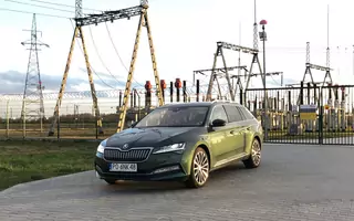 Czy Skoda Superb iV sprawdzi się na autostradzie? 