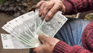 ZUS wypłaci prawie 1800 zł przez 3 lata. Mało kto wie o tym świadczeniu
