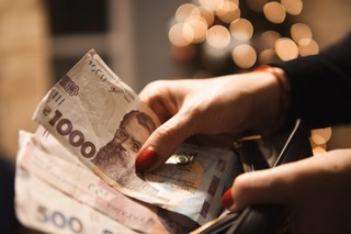 MF planuje objęcie obowiązkiem sprawozdawczym kantory skupujące i sprzedające hrywnę