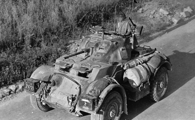 Ciężki samochód pancerny Chevrolet Staghound w Polskich Siłach Zbrojnych na Zachodzie.Wóz z Pułku Ułanów Karpackich