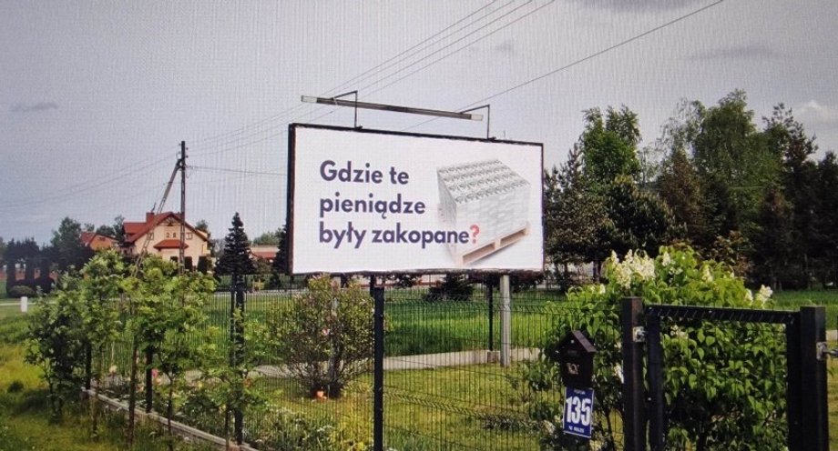 Billboard z nawiązaniem do wypowiedzi Donalda Tuska gdy był premierem