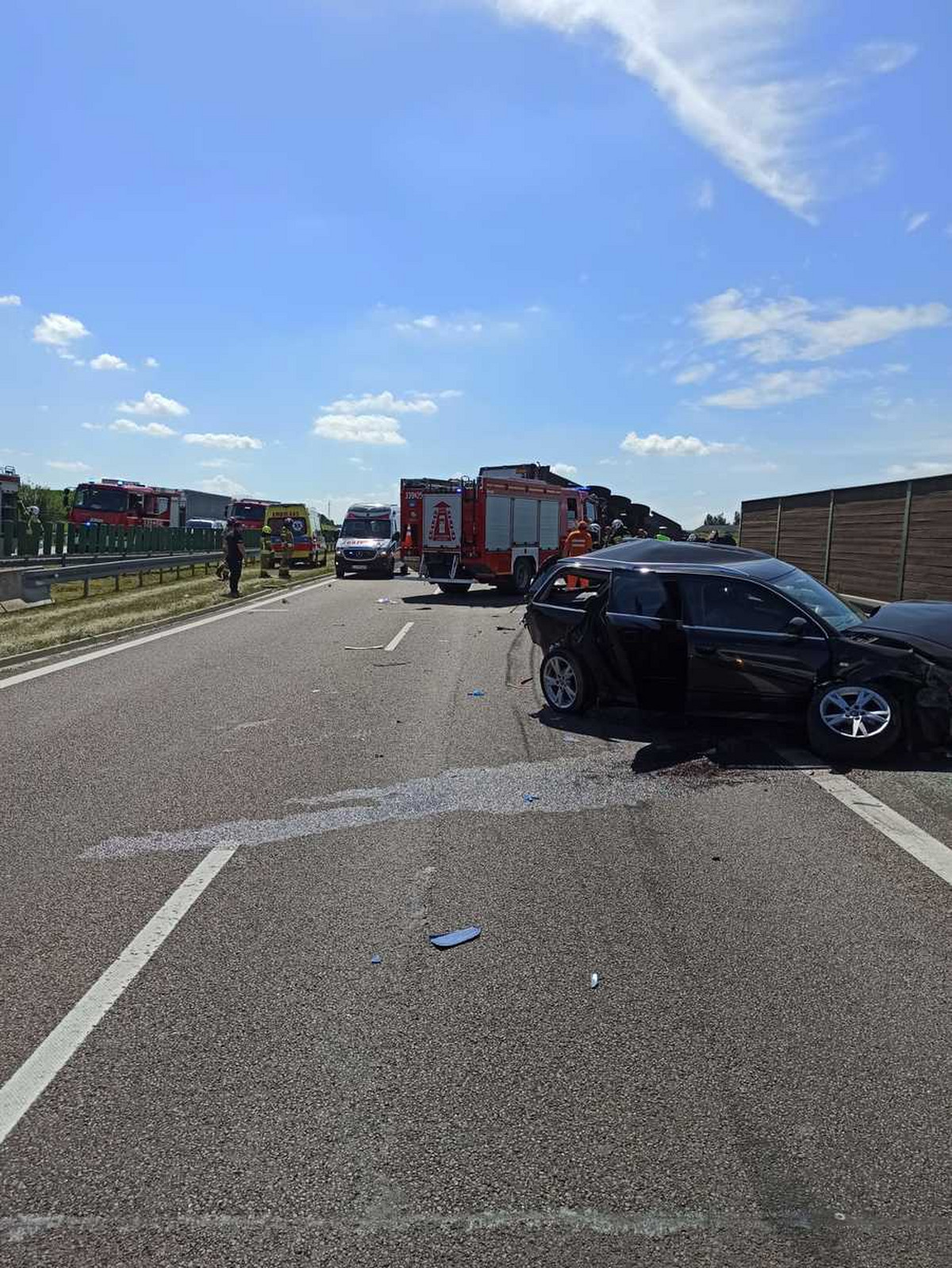 Koszmarny wypadek w Leścach. Ciężarówka zderzyła się z autem. Tragiczny finał