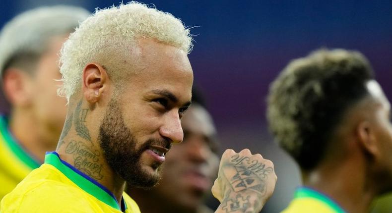 Neymar a arboré une nouvelle coiffure pour le match contre la Corée du Sud, convaincu qu'elle lui porterait chance face à la sélection asiatique. Image : Jose Breton. Source : Getty Images