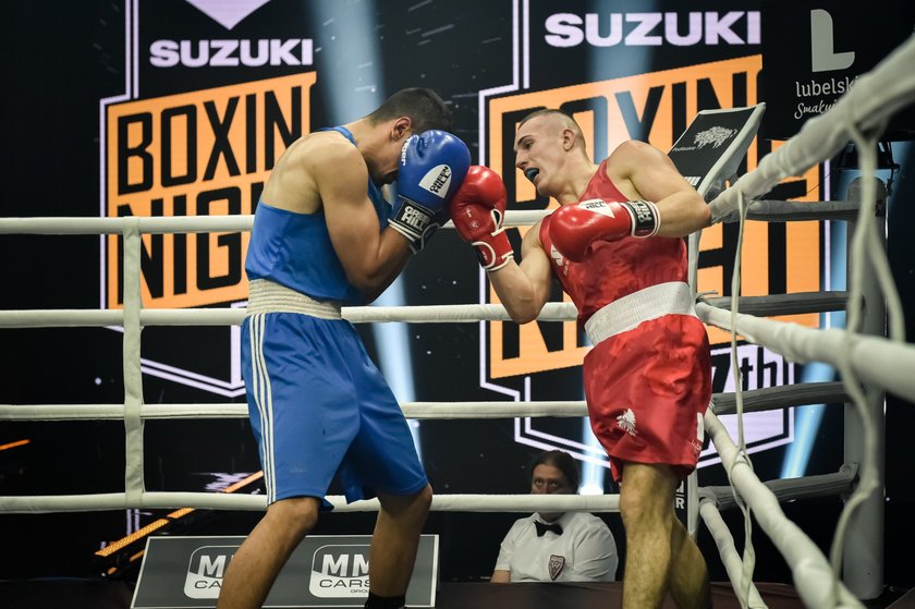 Damian Durkacz w walce z Rumunem Sebastianem Nitu podczas gali Suzuki Boxing Night