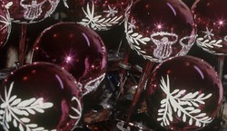 Wyrzuciłeś? Żałuj! Bombki z czasów PRL osiągają zawrotne ceny