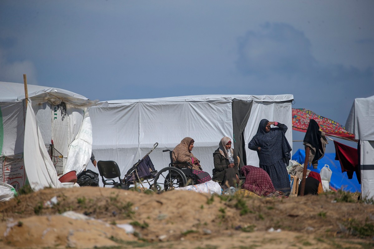 Palestinians shelter in Deir Al Balah