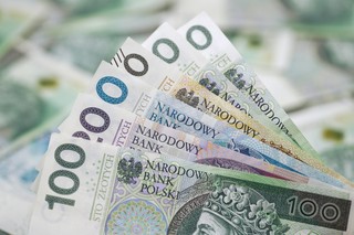 Jakie są skutki podatkowe w zakresie PIT przy objęciu akcji spółki holdingowej w związku z uczestnictwem w programie o charakterze motywacyjnym?