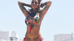 Jemma Lucy w bikini. Co za biust!