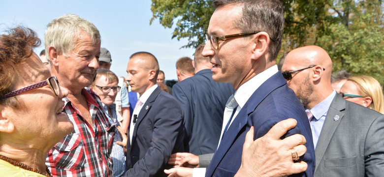 Premier Morawiecki pęka z dumy: Inwestycje w drogi lokalne dwa razy większe niż za rządów PO i PSL