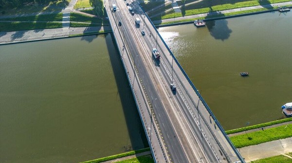 Remont potrwa 10 miesięcy. Przeprawa zostanie zamknięta dla ruchu. Przez 7 miesięcy nie będą przez nią przejeżdżać samochody, przez 5,5 miesiąca tramwaje.