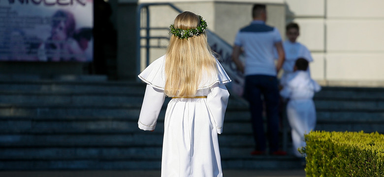 Ks. prof. Tomasik: pierwszą komunię w Kościele katolickim można przyjąć wcześniej niż w wieku 9 lat