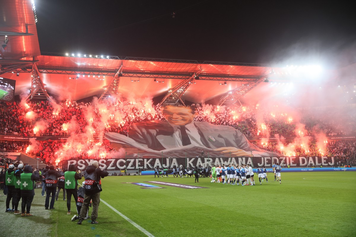 Kibice Legii Warszawa przed meczem grupy E piłkarskiej Ligi Konferencji z AZ Alkmaar